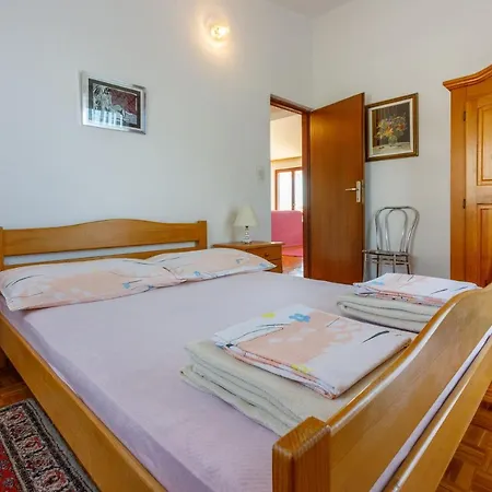 Vlasta Apartment *